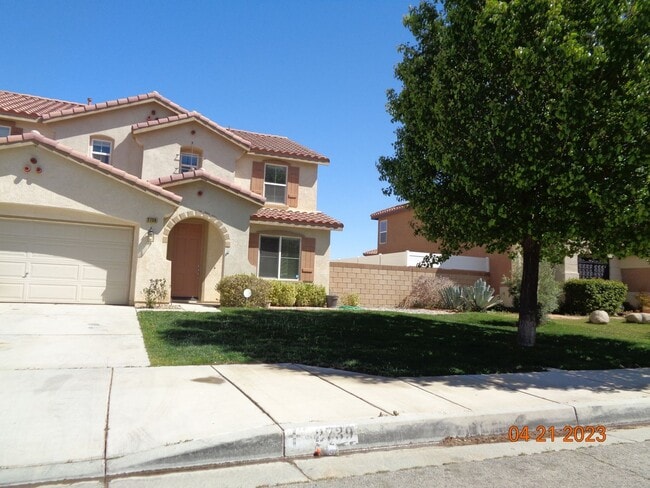 Building Photo - Beautiful 2 Story Home Offering 2548 sq. ft. and Built in 2005 with 3 Bedrooms plus office/additi...