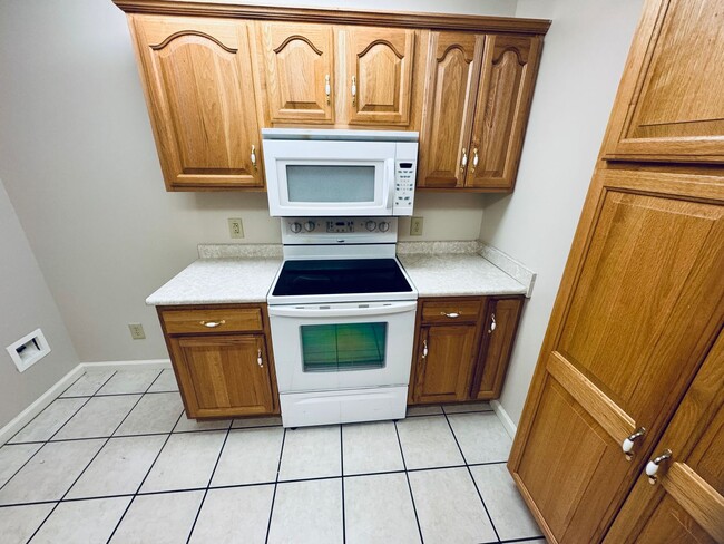 Photo - FOR LEASE- CONDO LOCATED IN A 55+ COMMUNITY!