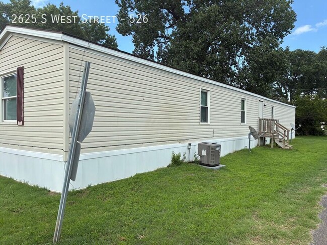 Photo - 2625 S West St