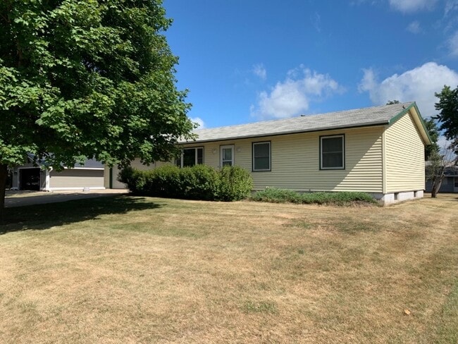 Photo - 704 Sunrise Ave