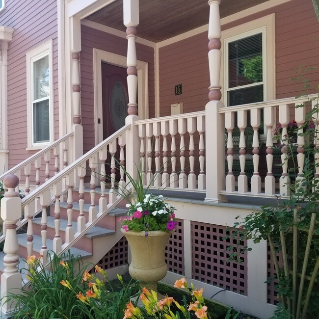 Private Entrance - 16 Dresden St Unit 16