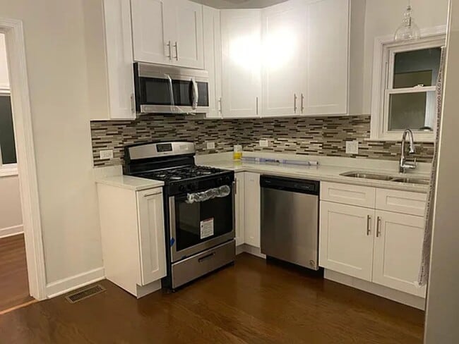 Photo - 1034 Lathrop Ave