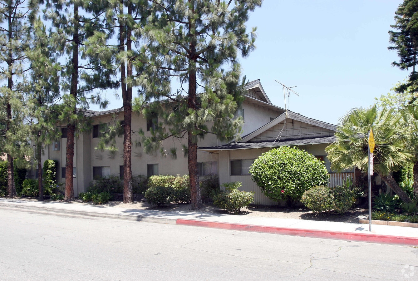 Photo - 917 W Colorado Blvd Apartments