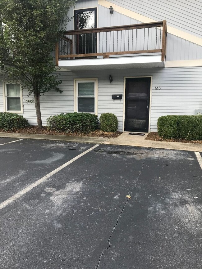 Photo - Lovely 3 bedroom Towhhome