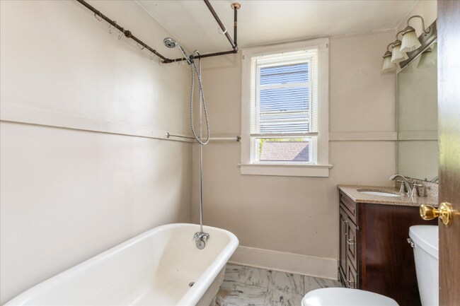 Photo - 1221 N Clinton Ave Unit Up