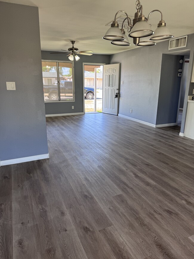 Photo - 2211 N 50th Dr