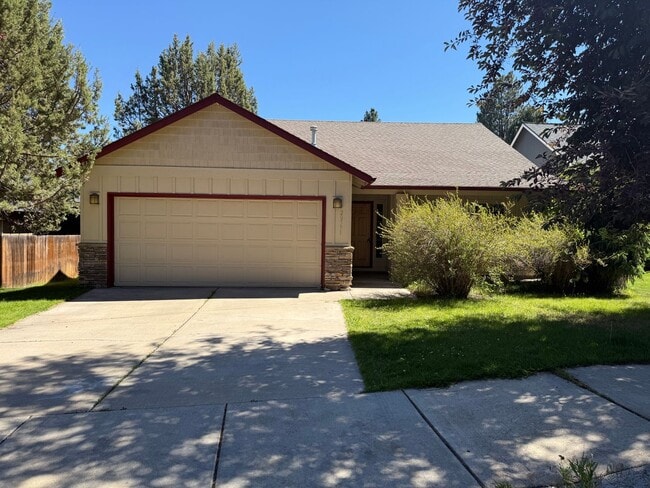 Building Photo - Single Level 3 Bed/2 Bath Home in SE Bend - Conifer Ave