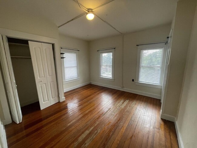 Photo - 221 E 9th St