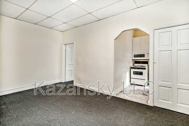 Photo - 4808 Disston St