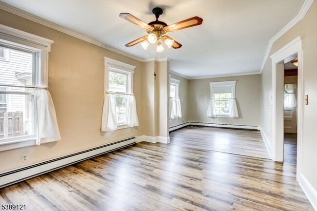 Photo - 144 W Franklin St