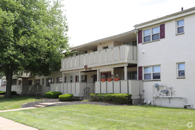 Exterior - The Commons at Fallsington Apartments