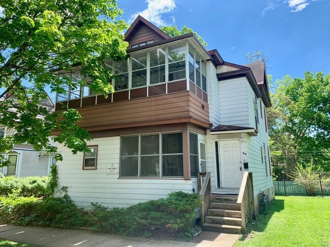 Building Photo - 914 King St Rental