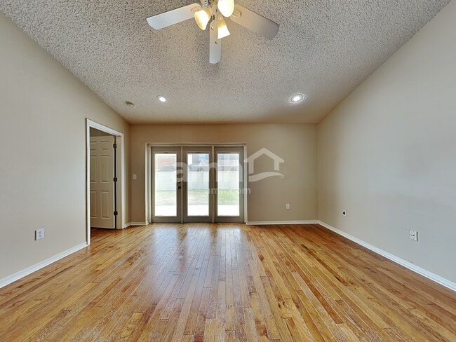 Photo - 27346 Breakers Dr