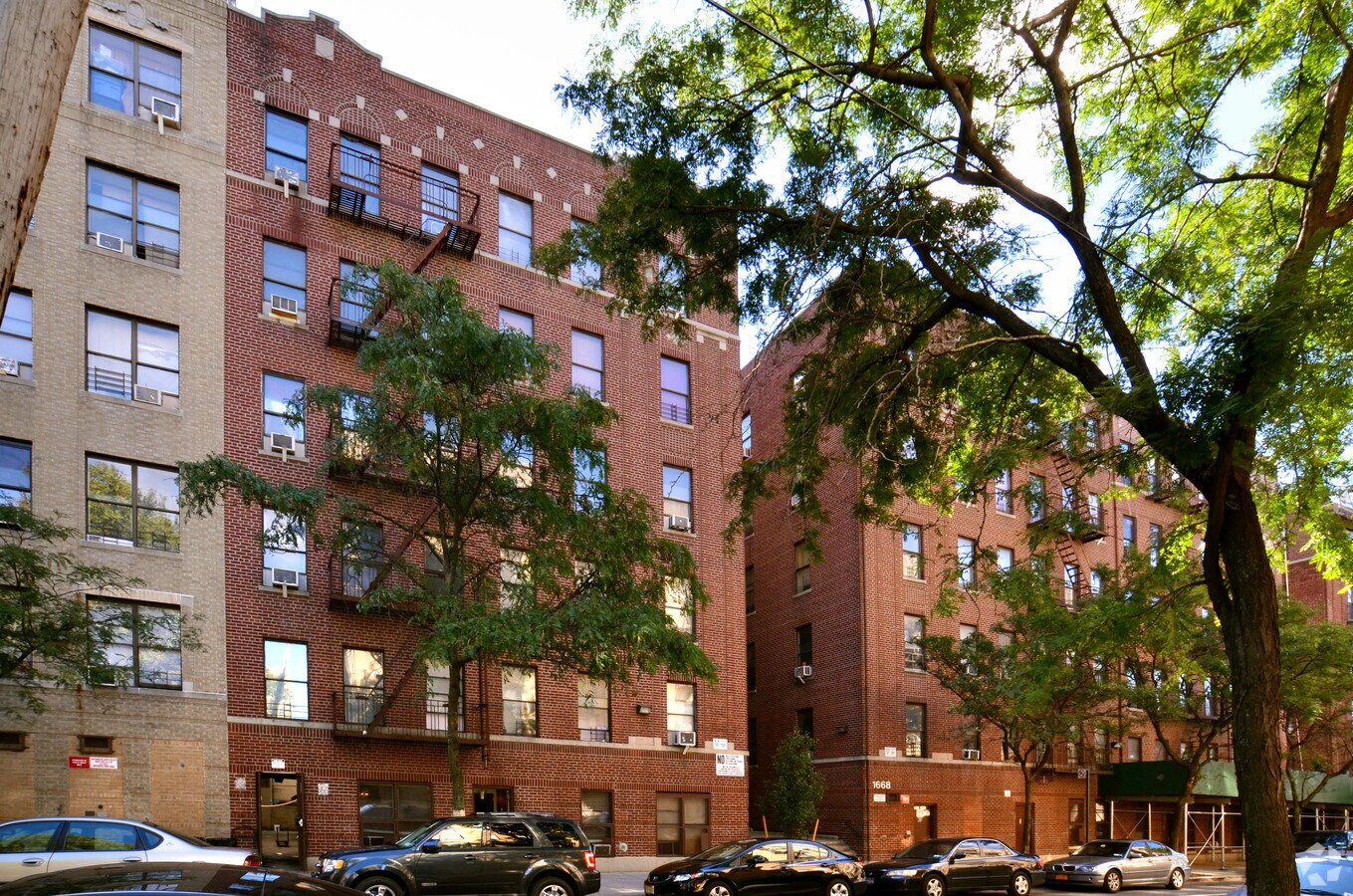 1668 Vyse Ave - 1662-1698 Vyse Ave