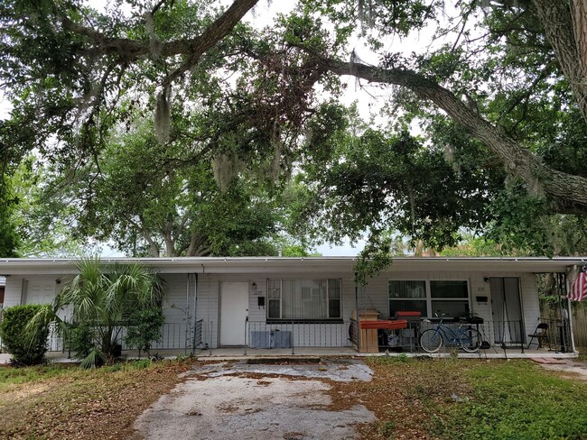Building Photo - Martha Drive Triplex (3) Unit 1135 Rental