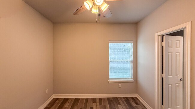 Photo - 7823 Gladstone St Unit B1