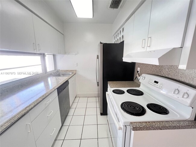 Building Photo - 10005 SW 214th St