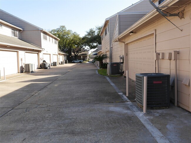 Photo - 13840 Hollowgreen Dr Unit 106