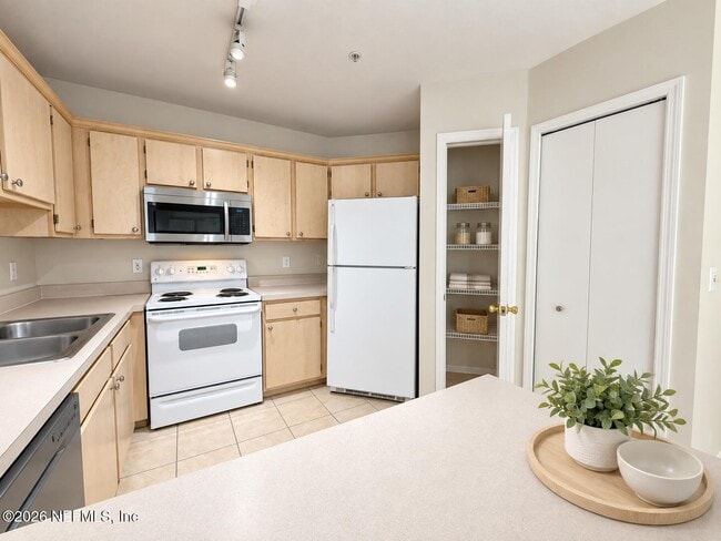 1655 The Greens Way Unit 3024