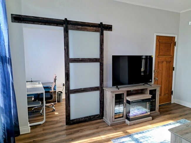 Photo - 1540 W 17th St