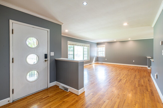 Photo - 1719 Scenic Dr