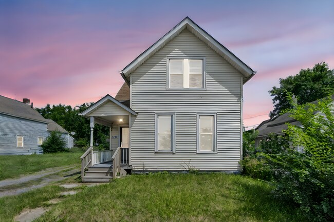 Building Photo - 3369 E 49th St Rental