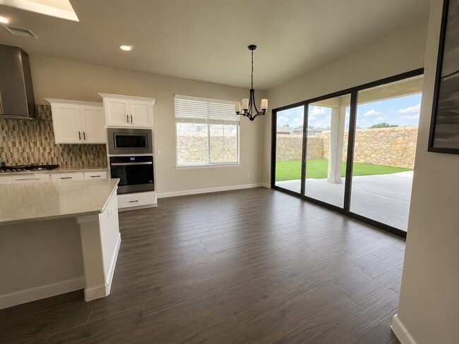 Photo - 876 Eastwell Dr