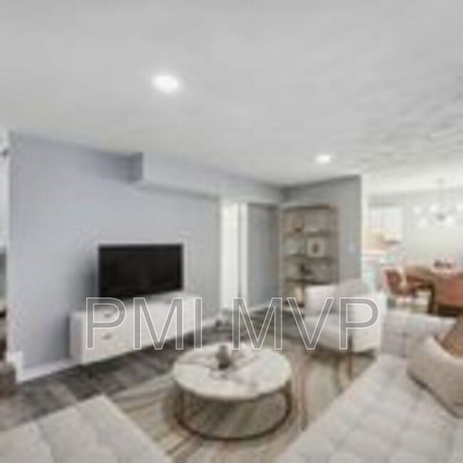 Photo - 3289 E Mound St