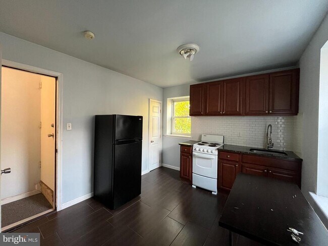 Photo - 425 N 41st St Unit 2ND FL FRONT