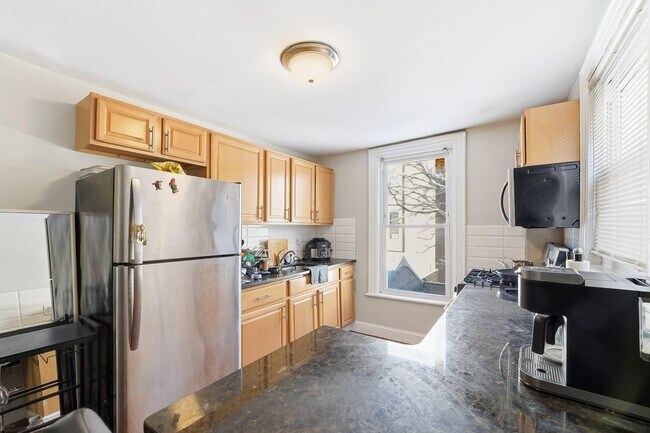 Photo - 289 Whiton St Unit 2