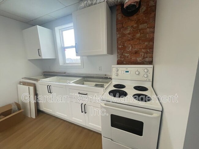 Photo - 245 McIntyre St Unit Apt 2