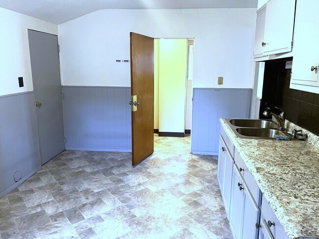 Photo - 409 Ross St