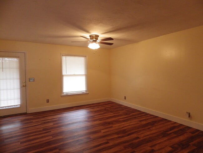 Living room - 510 E Gillespie St Unit E-23