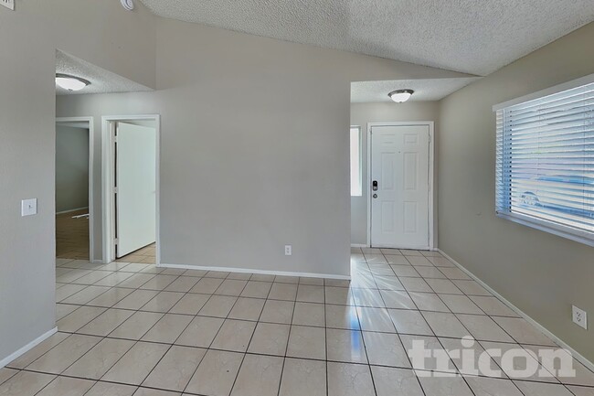 Photo - 2013 Havelina St