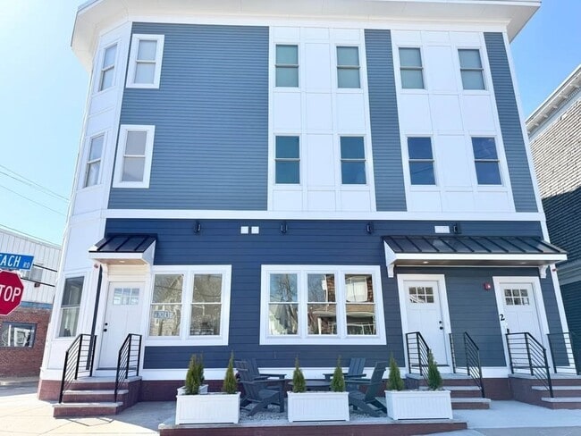Building Photo - 2 Beach Rd Unit 2 Rental