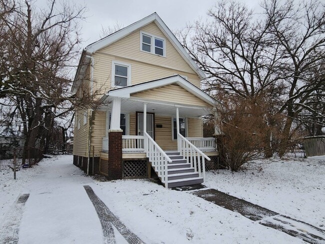 Building Photo - Charming 3-Bedroom Property in Prime Location