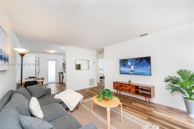 Photo - 3100 Naomi St Unit 3100