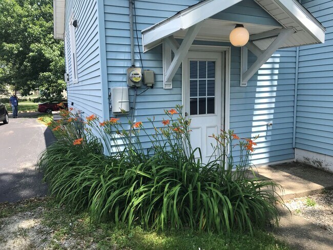 Photo - 2-bed home across from Glenn Park!