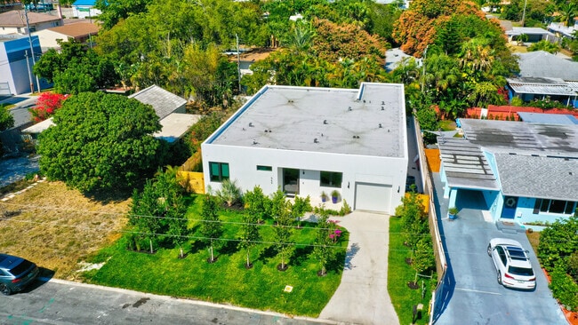 Building Photo - 369 Orange Way Rental