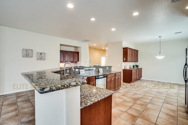 Photo - 316 W Sunrise Vista Dr