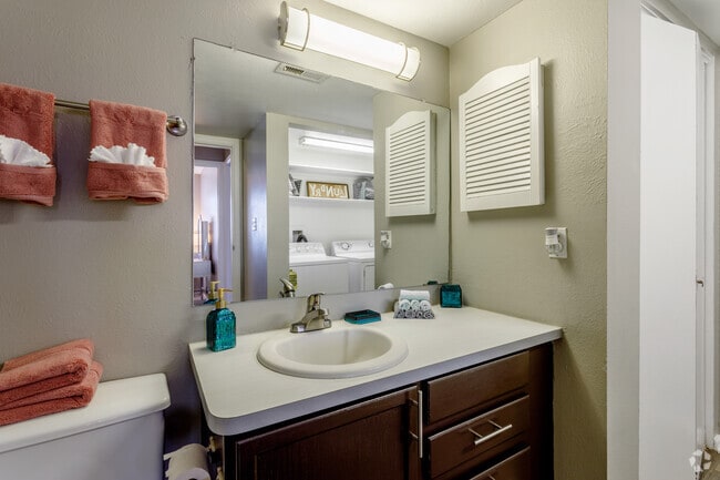 1HAB, 1BA - 850SF