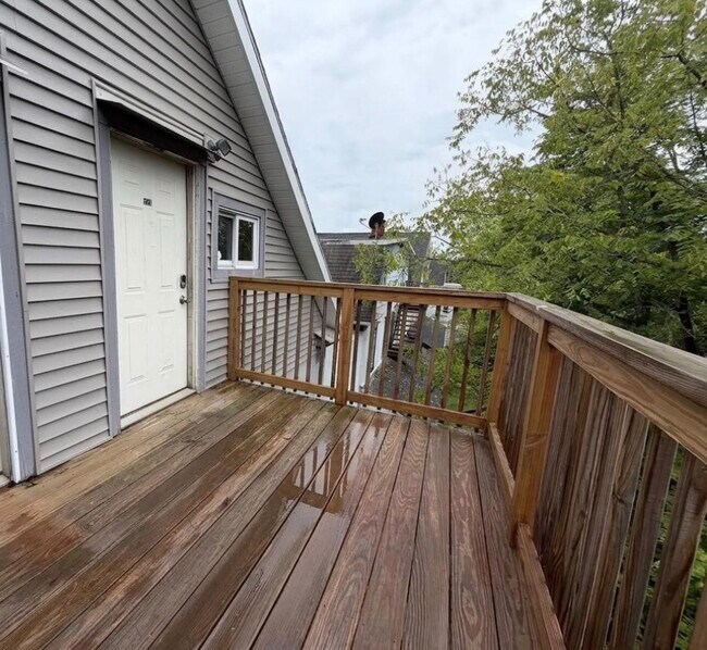 227 W 1st St Unit 1