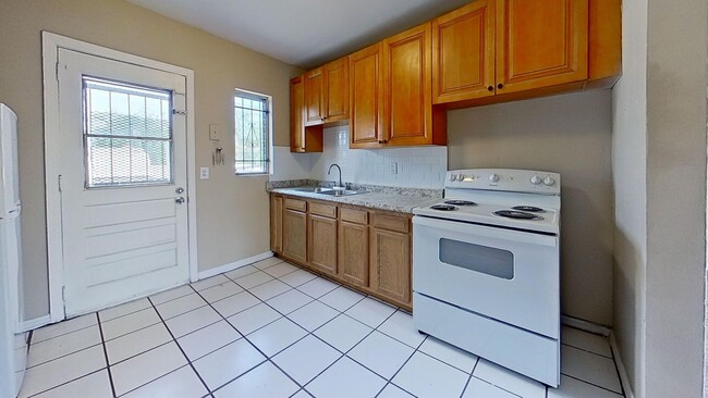 Photo - 1235 W 5th St