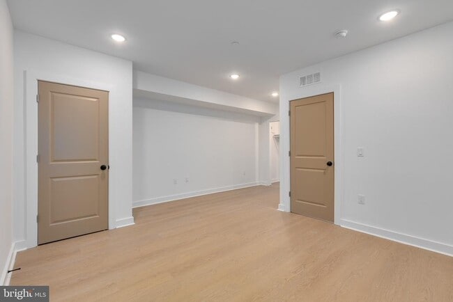 Photo - 2350 N 16th St