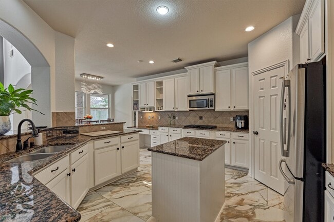 Photo - 18 Wyckham Cir
