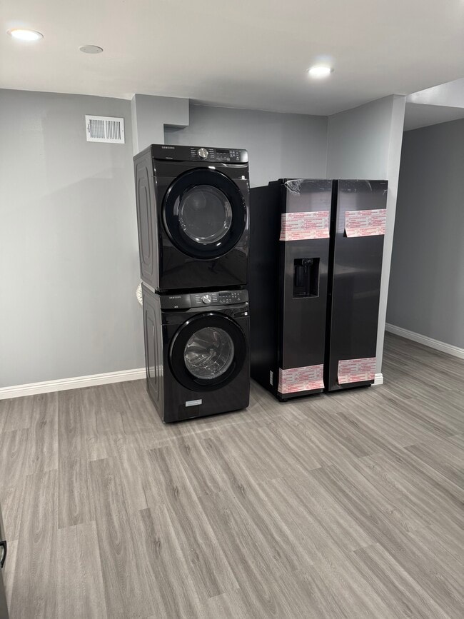 Lavadora/secadora Refrigerador en la cocina están - 19110 Annalee Ave