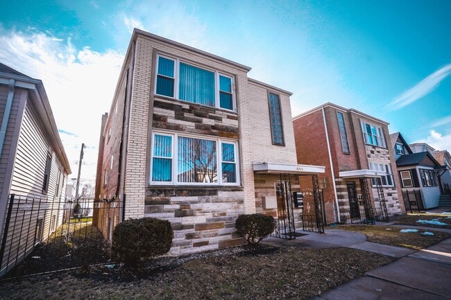 Building Photo - 5731 W Giddings St Unit 1 Rental