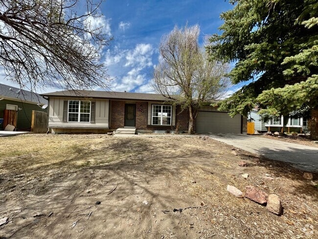 Building Photo - 3 Bedroom Ranch Style Home!