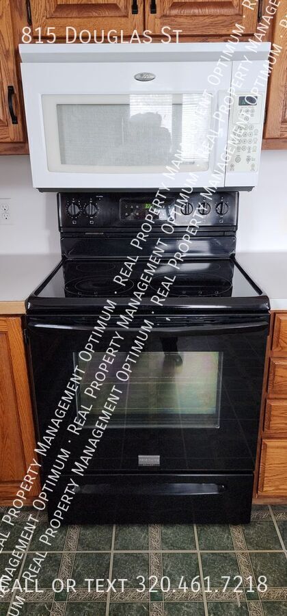 Photo - 815 Douglas St