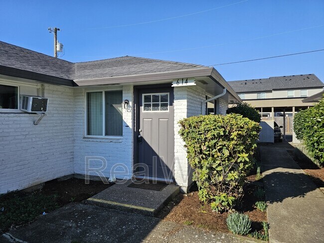 Photo - 614 NE Anderson St